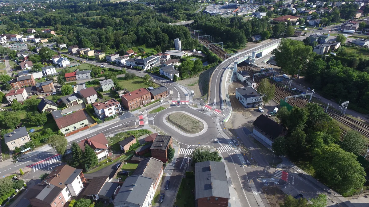 Obraz do artykułu: Koniec z czekaniem przed torami! W Żorach otwarto nowy wiadukt nad linią kolejową