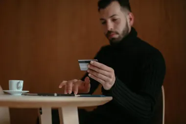 Sankcja kredytu darmowego. Kiedy błędy w umowie mogą pozbawić bank prawa do odsetek i prowizji?