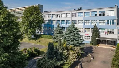 Grafika promocyjna wydarzenia Dzień Otwarty w Tischnerze — Zespół Szkół nr 2 w Żorach, 20 marca 2026