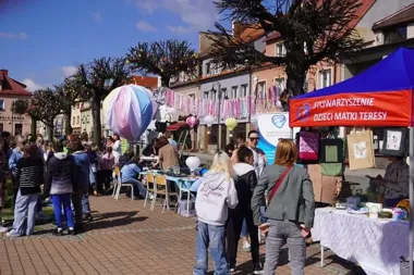 Żorski rynek pełen empatii. Święto autyzmu połączyło zabawę i rozmowę