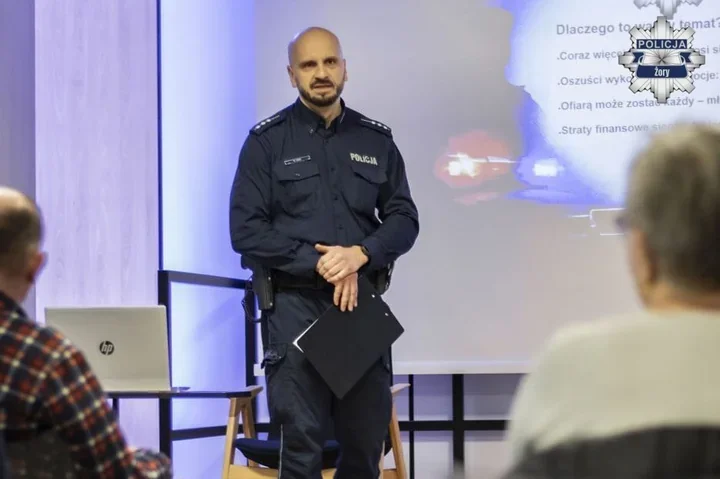 W Żorach rozbroili metodę na wnuczka - sala pełna ostrzeżeń