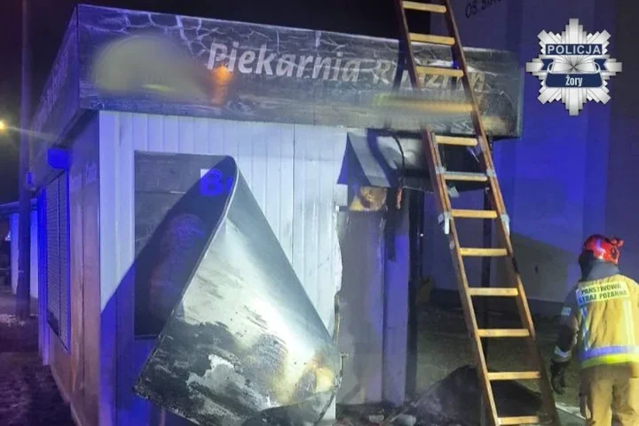 Pawilon piekarni spłonął po podpaleniu toalety - policja wskazała sprawcę