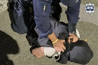 Silna woń podczas kontroli Golfa. 30-latek zatrzymany w Żorach
