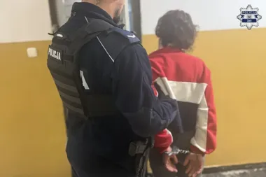 Kawa, koniak i markowe ubrania. 19-latka zatrzymana w sklepie w Żorach
