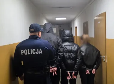 Kontrola Toyoty w Żorach. Policjanci znaleźli blisko 17 gramów w termosie