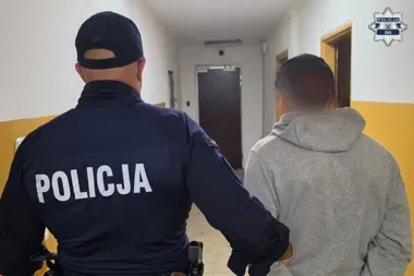 35-latek nerwowo reagował na radiowóz. Policjanci znaleźli narkotyki w Żorach
