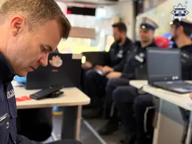 53 osoby oddały krew - policjanci i strażacy pokazali przykład