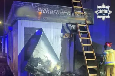 Pawilon piekarni spłonął po podpaleniu toalety - policja wskazała sprawcę