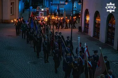 700 uczestników i pochodnie na Starówce - policja pilnowała Święta Ogniowego