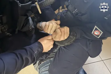 Poranne wejście na Orlej odsłoniło pięć osób i narkotyki