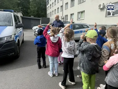 Sześciolatki z Żor w komendzie - policjanci pokazali kulisy służby