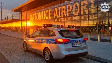 Groźby, zakazy i lot na ostatnią chwilę - 49-latek wpadł na lotnisku