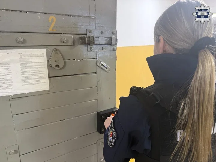 Po powrocie z zagranicy dom rodziców zamienił się w koszmar - 52-latek pod dozorem